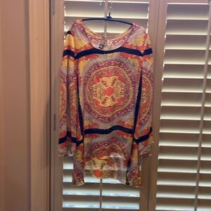 SOLO Moda long sleeve lightweight tunic with sleeve cutouts.